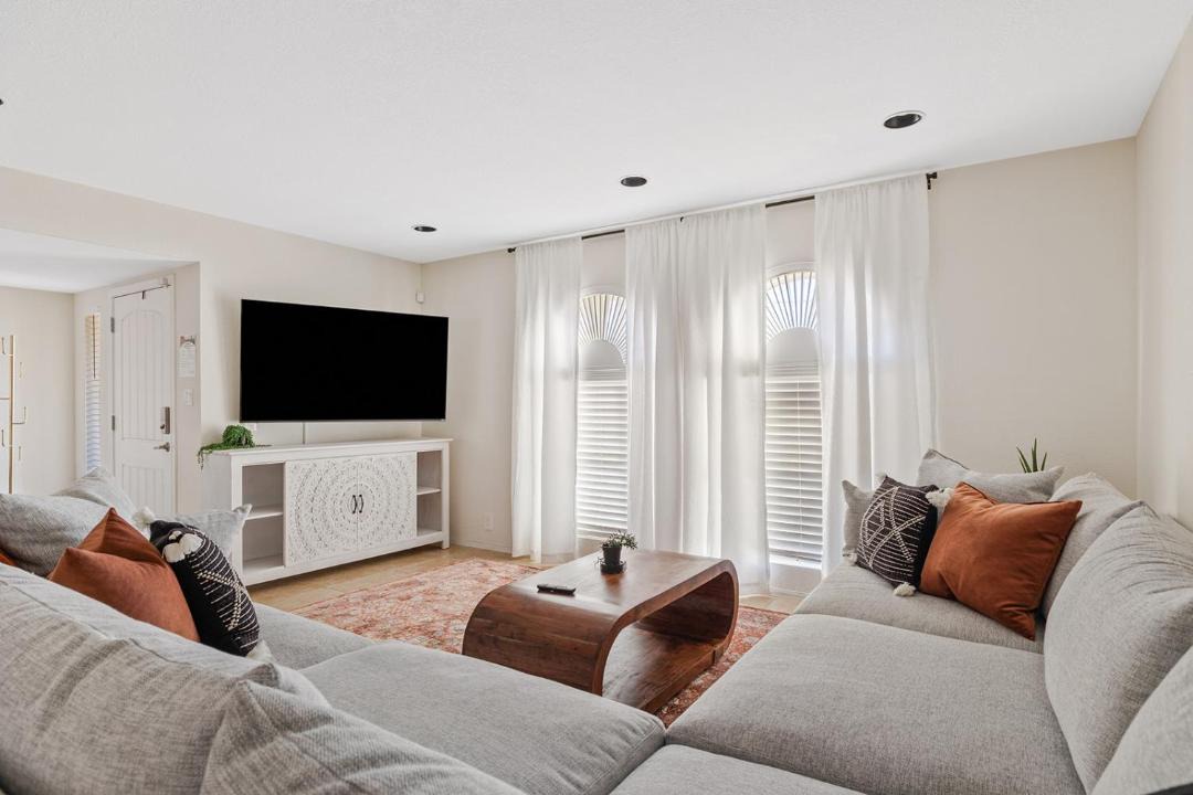 Photo of Livingroom in Raskin Estates
