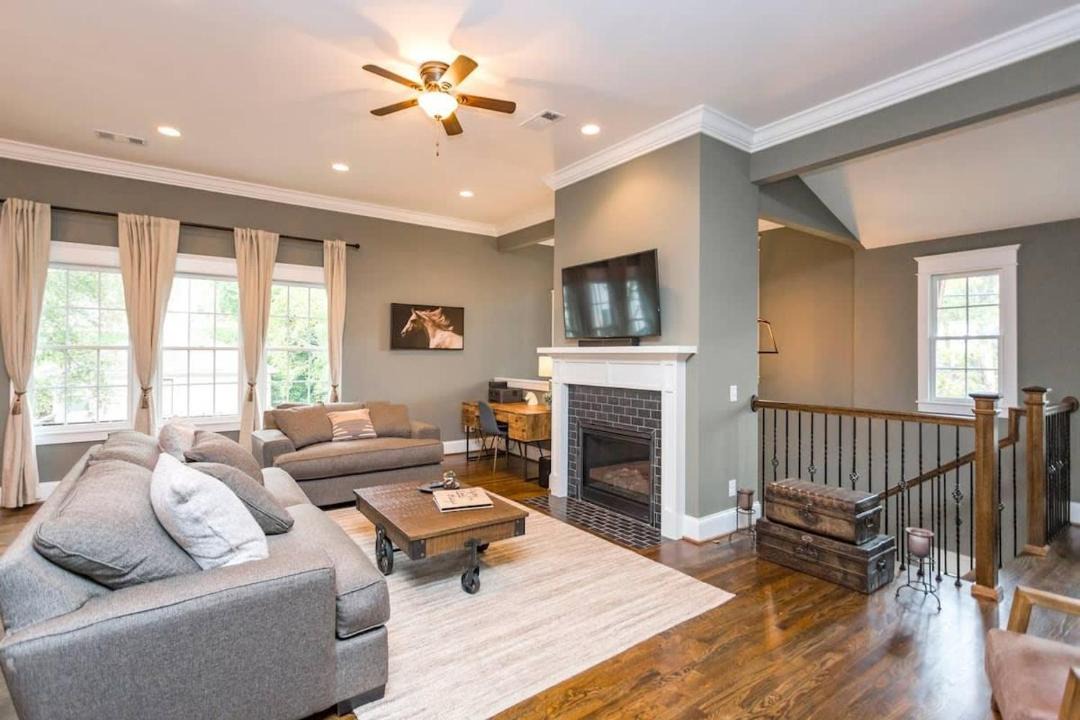 Photo of Livingroom in Shelby Hills