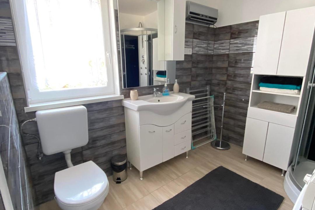 Photo of Bathroom in Igal