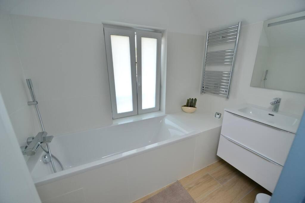 Photo of Bathroom in Nogent-le-Roi