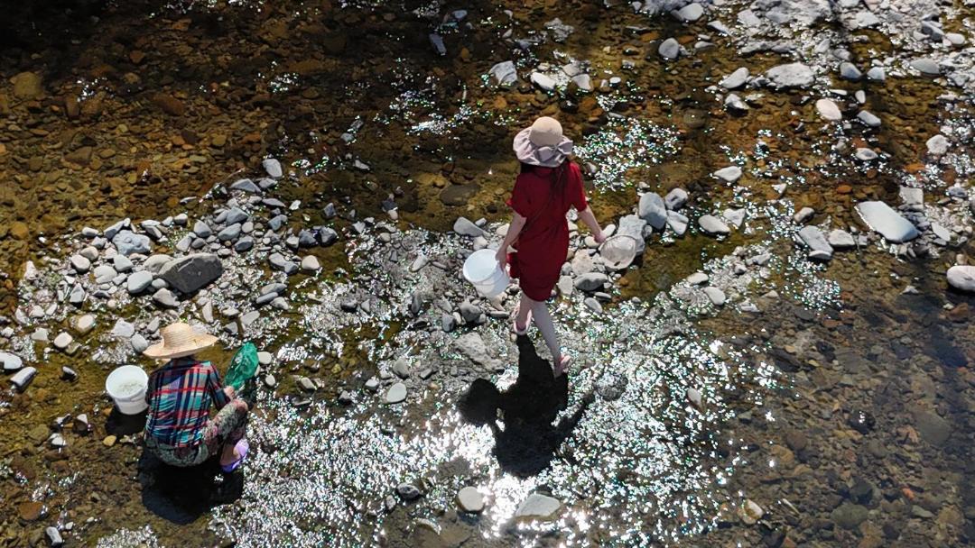 Photo of Human In Picture in Chun'an