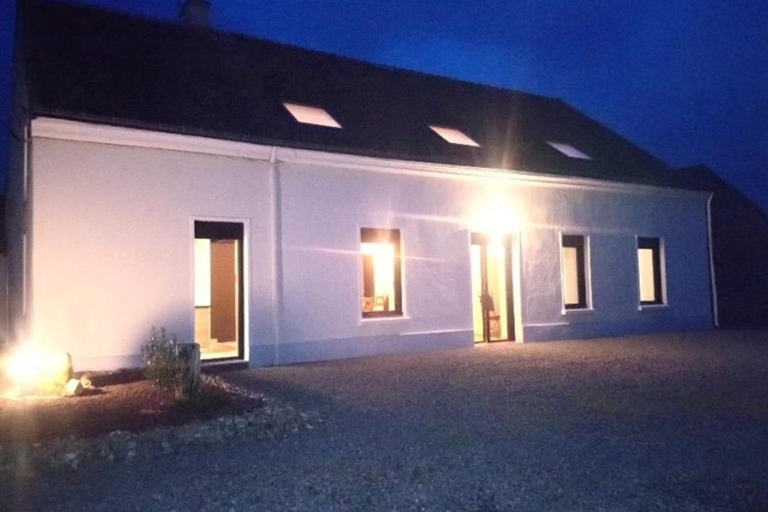 Photo of Buildings in Savigne-lʼEveque