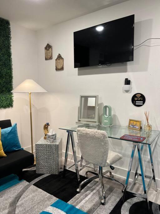 Photo of Livingroom in Peak's Suburban Addition