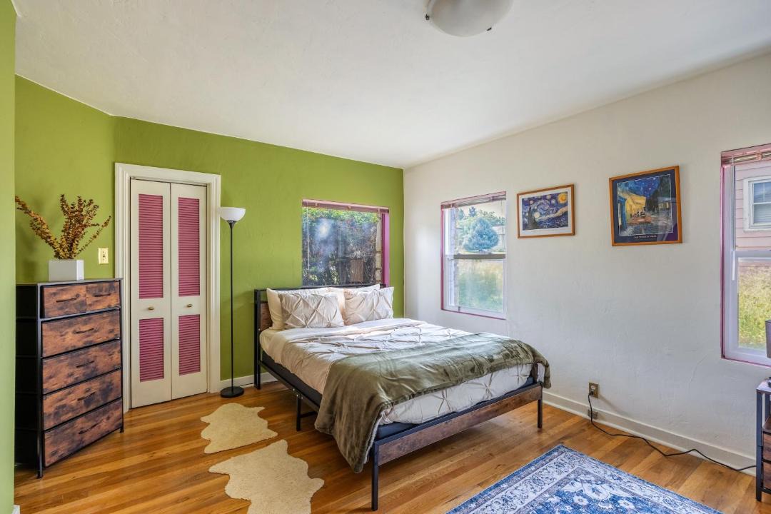 Photo of Bedroom in West University
