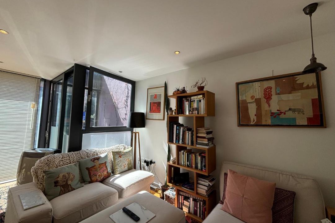 Photo of Livingroom in Homerton