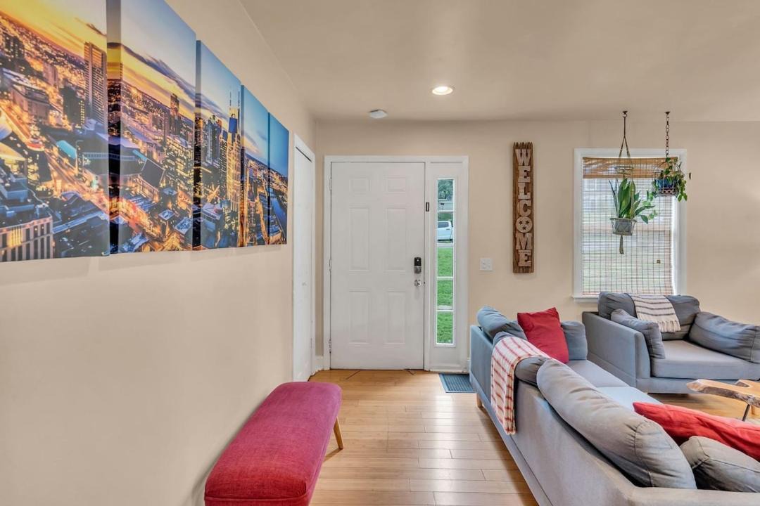 Photo of Livingroom in Shelby Hills