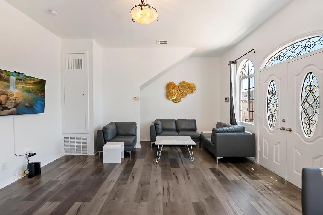 Photo of Livingroom in NoHo Arts District