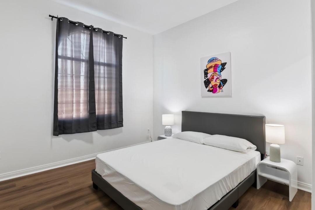 Photo of Bedroom in NoHo Arts District
