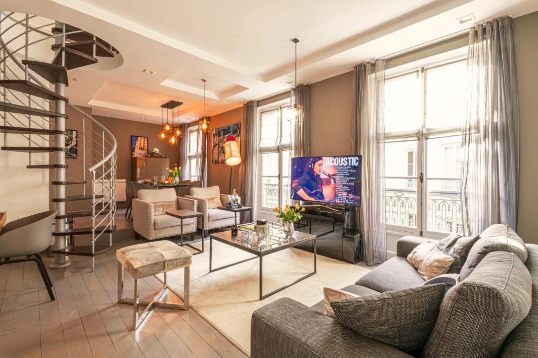Photo of Livingroom in 8th Arrondissement