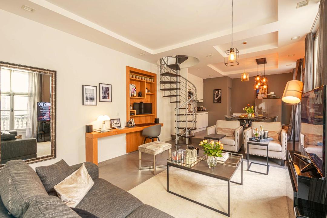 Photo of Livingroom in 8th Arrondissement