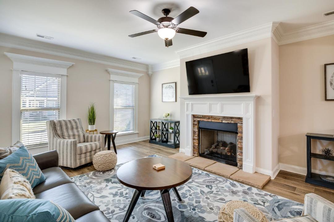 Photo of Livingroom in Owens Cross Roads