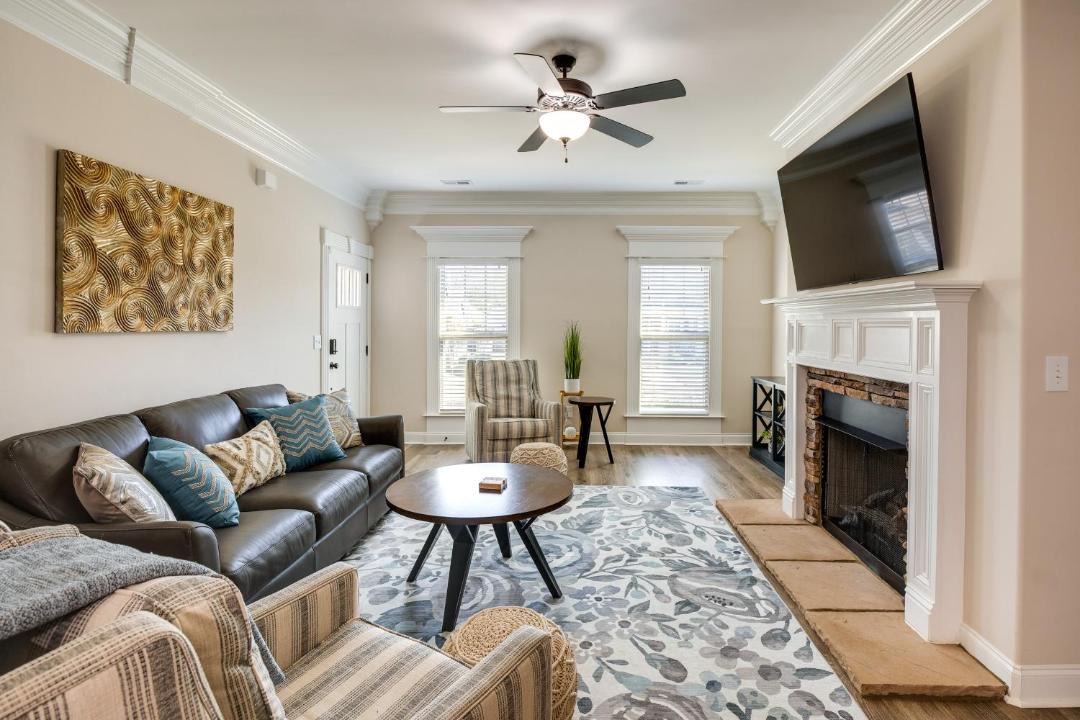 Photo of Livingroom in Owens Cross Roads