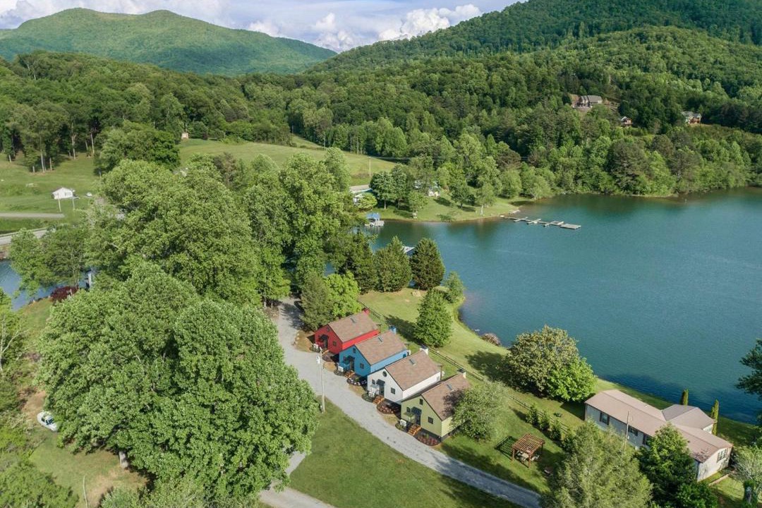 Photo of Others in Hiawassee