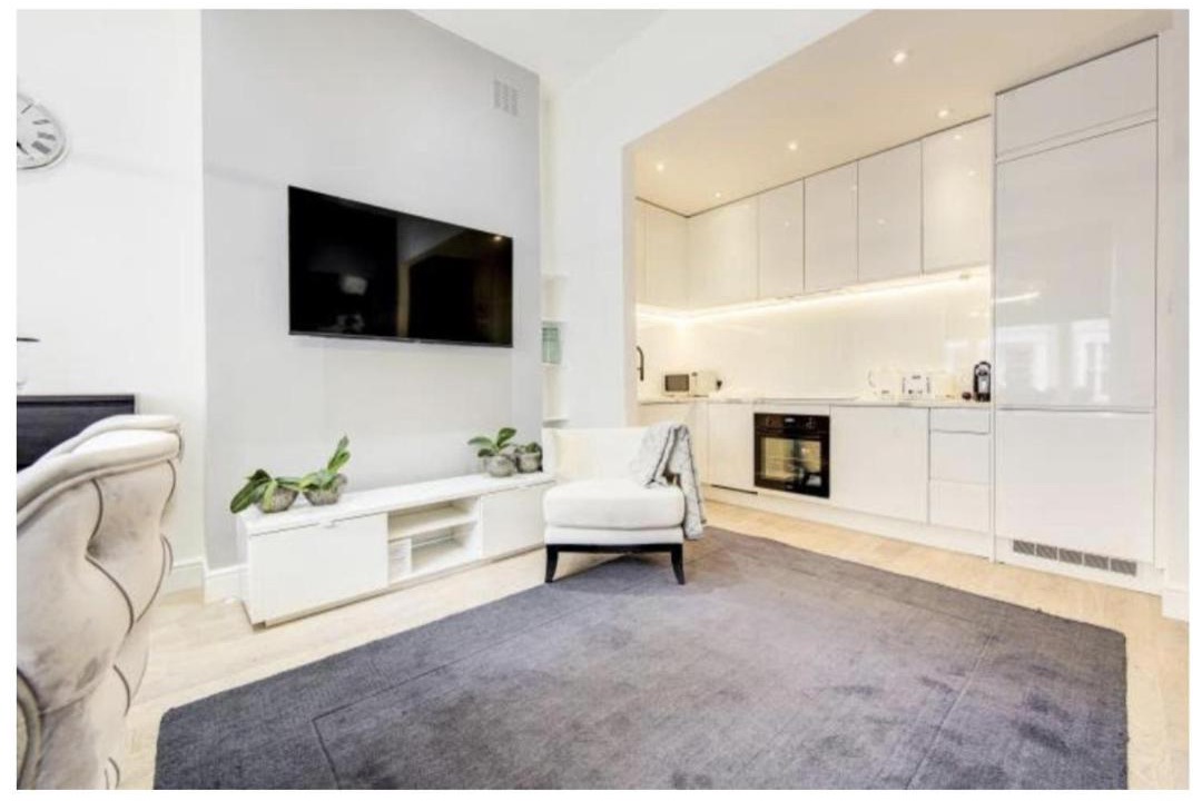 Photo of Livingroom in Earl's Court