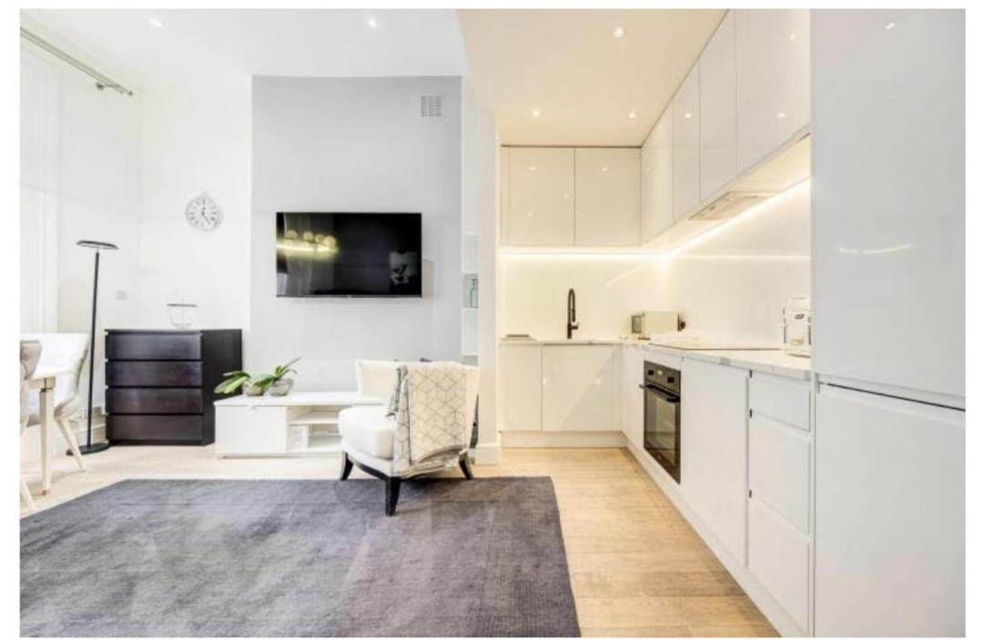 Photo of Livingroom in Earl's Court
