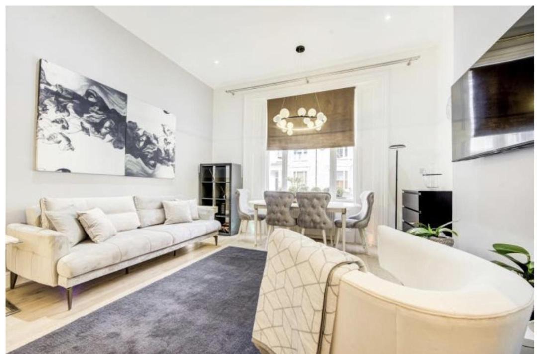 Photo of Livingroom in Earl's Court