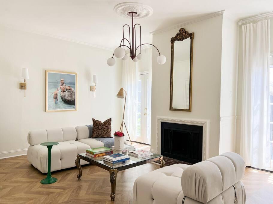 Photo of Livingroom in Turtle Creek