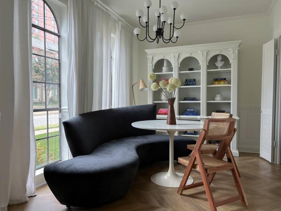 Photo of Livingroom in Turtle Creek