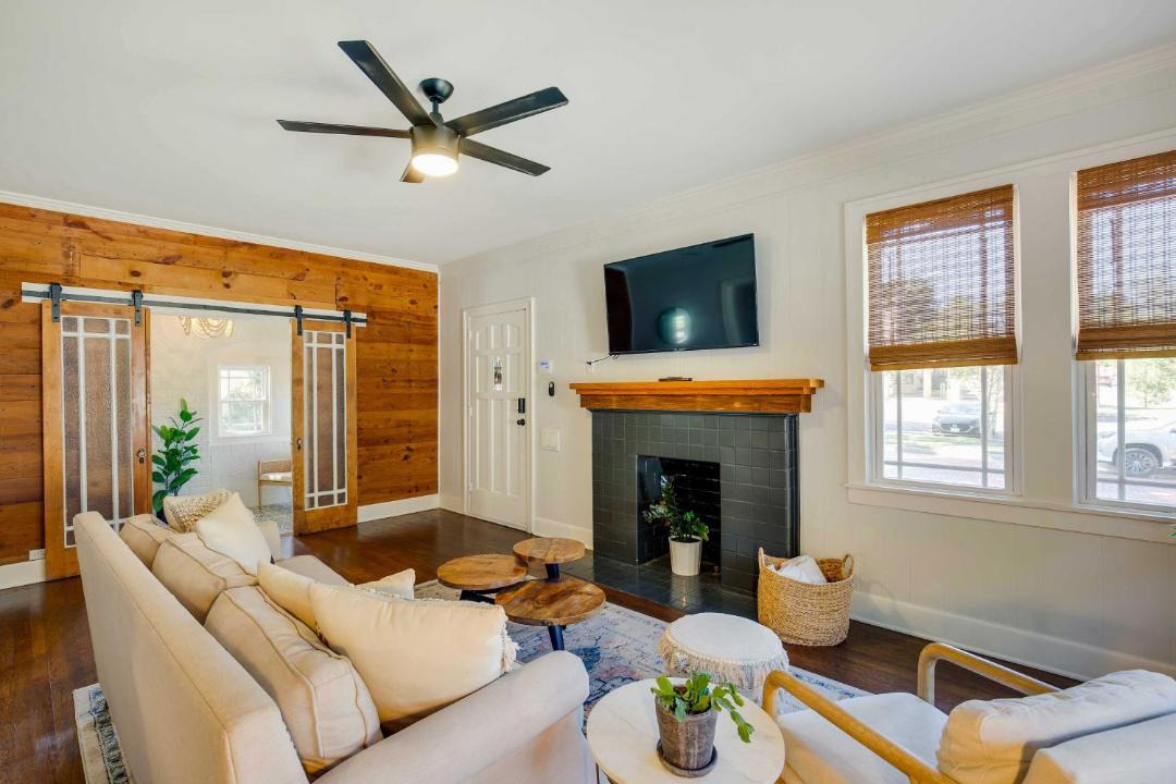Photo of Livingroom in Tyler