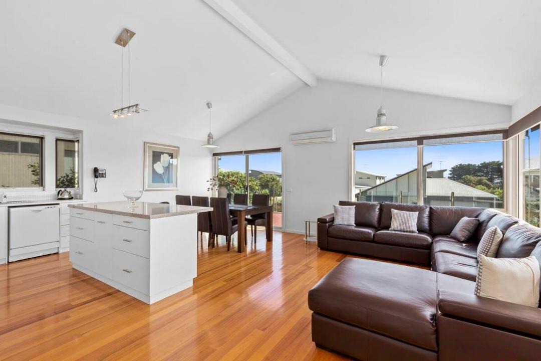 Photo of Livingroom in Indented Head