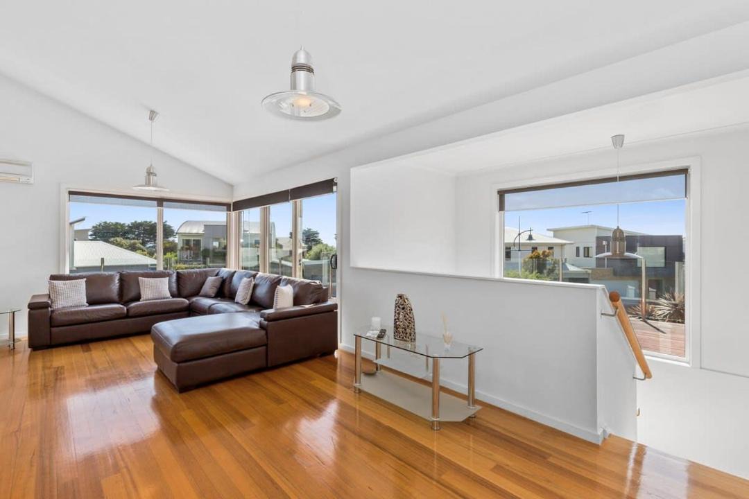 Photo of Livingroom in Indented Head