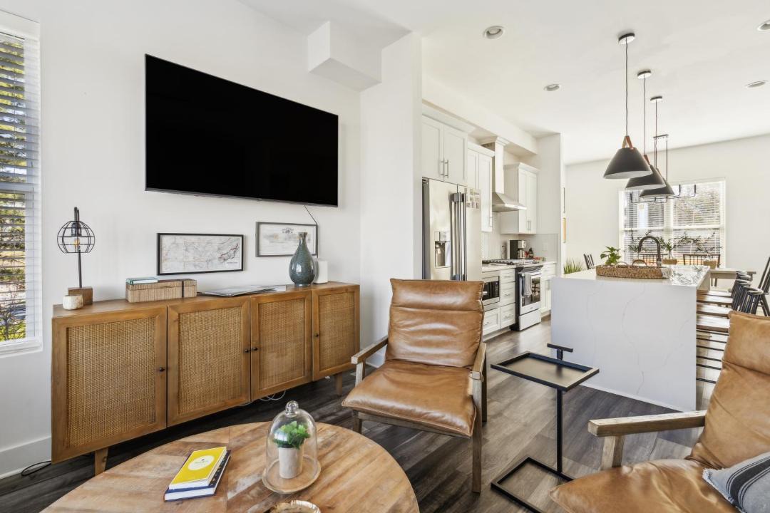 Photo of Livingroom in Hurwood Heights