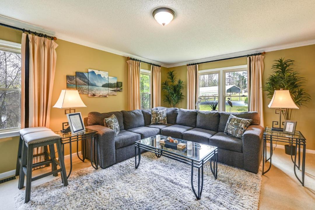 Photo of Livingroom in Roanoke Rapids