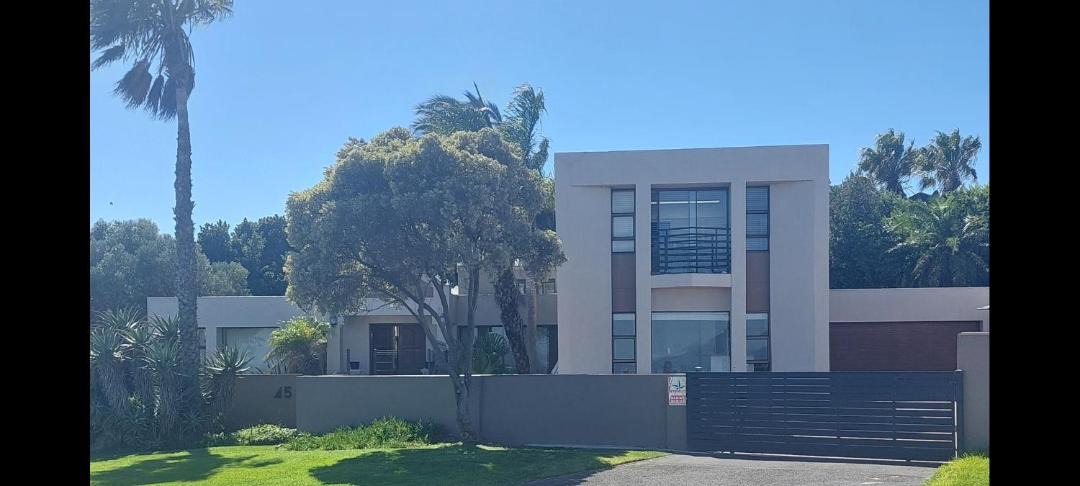 Photo of Buildings in Flamingo Vlei