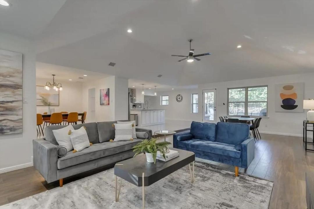 Photo of Livingroom in Grand Prairie