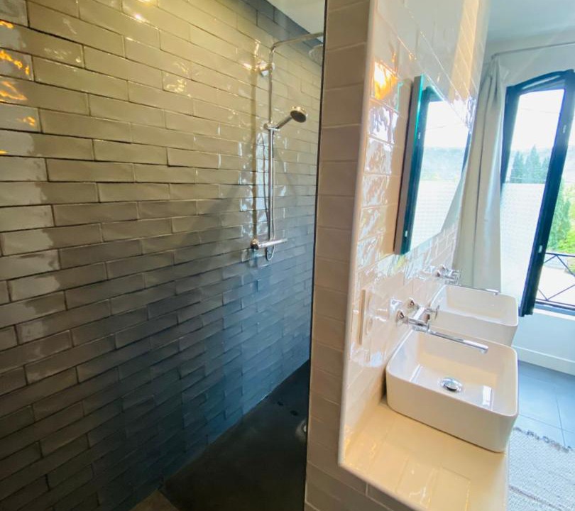 Photo of Bathroom in Bollee