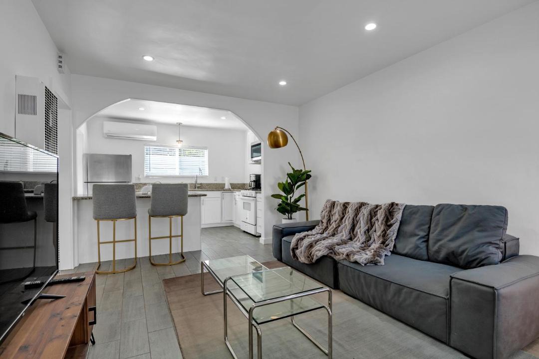 Photo of Livingroom in Mid City