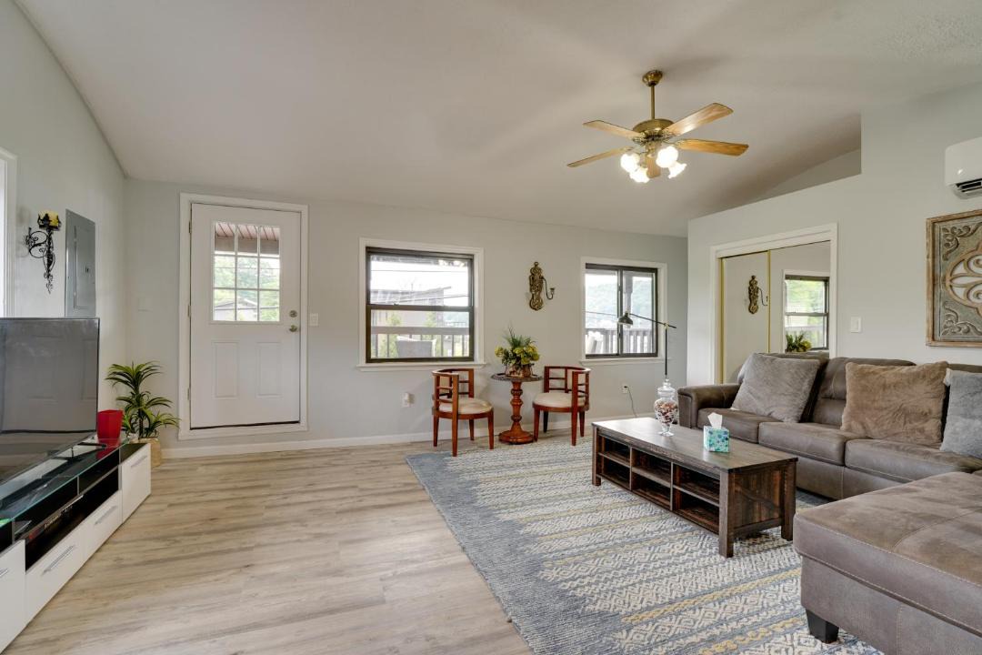 Photo of Livingroom in Harveys Lake