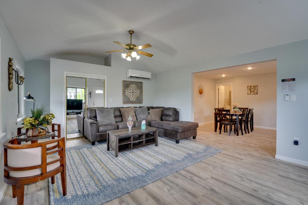 Photo of Livingroom in Harveys Lake