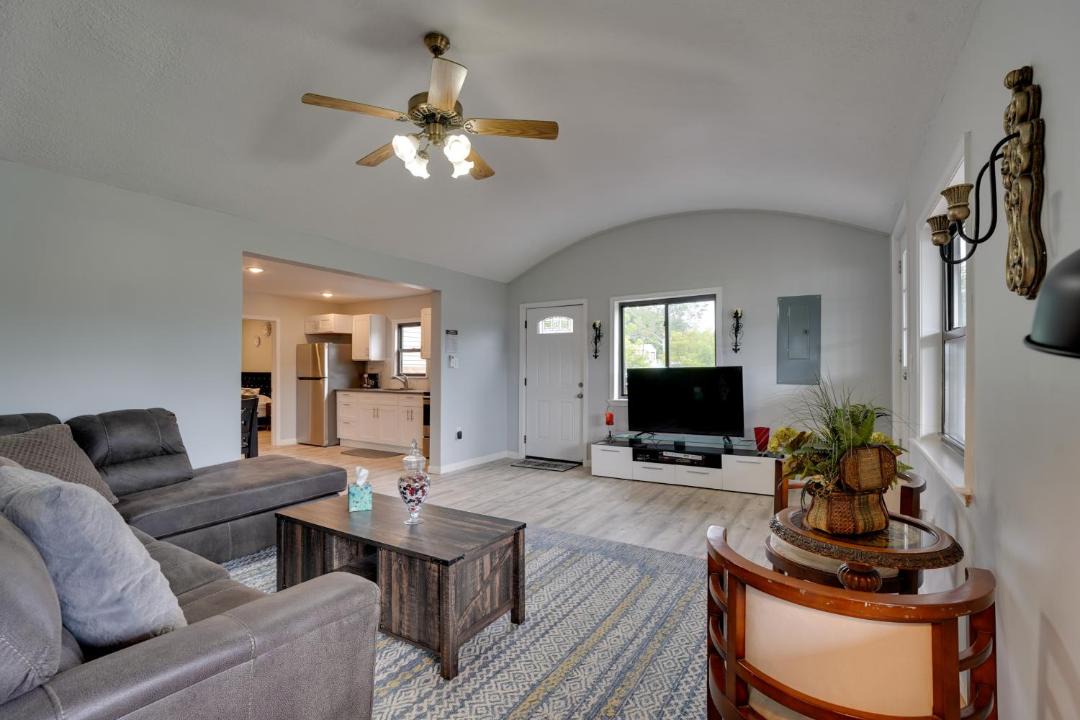 Photo of Livingroom in Harveys Lake