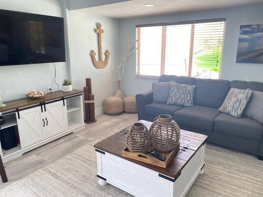 Photo of Livingroom in Doctor's Arm