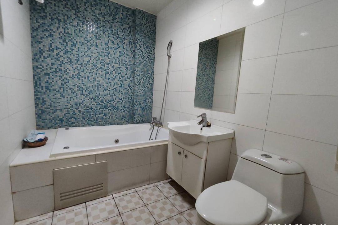 Photo of Bathroom in Chu-shan-kou