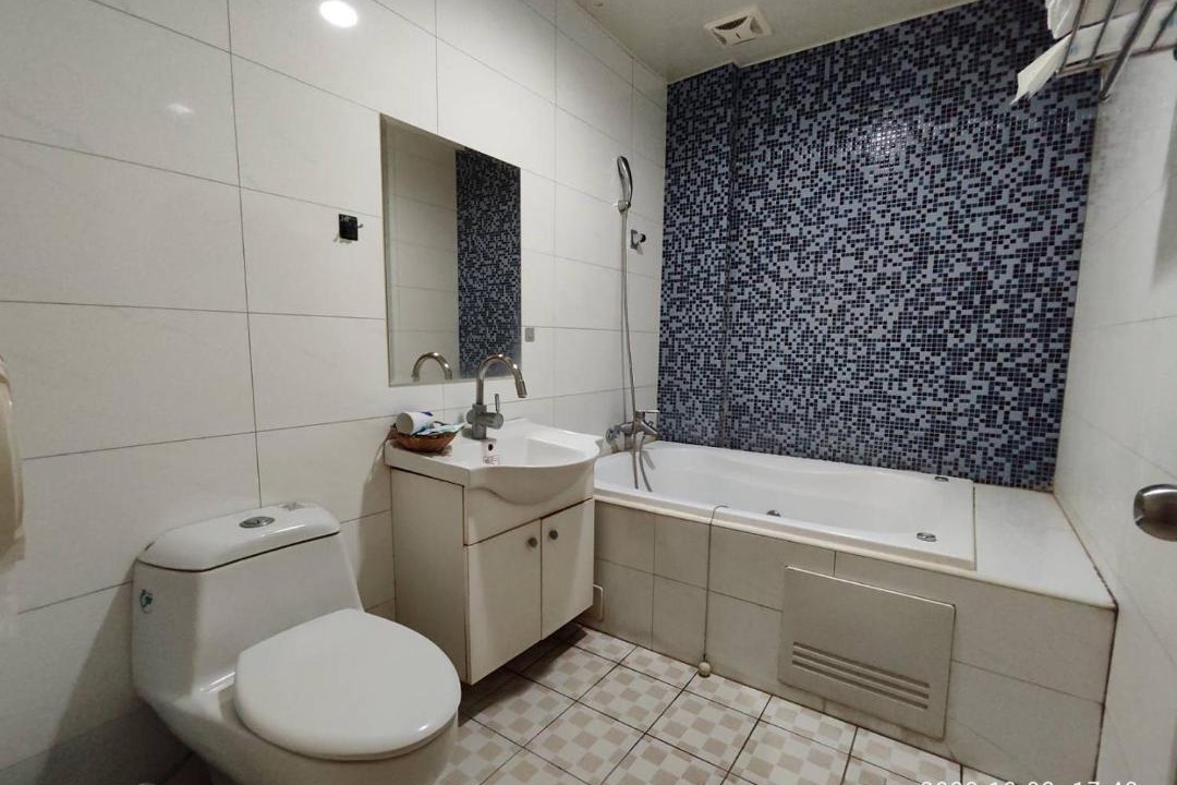 Photo of Bathroom in Chu-shan-kou