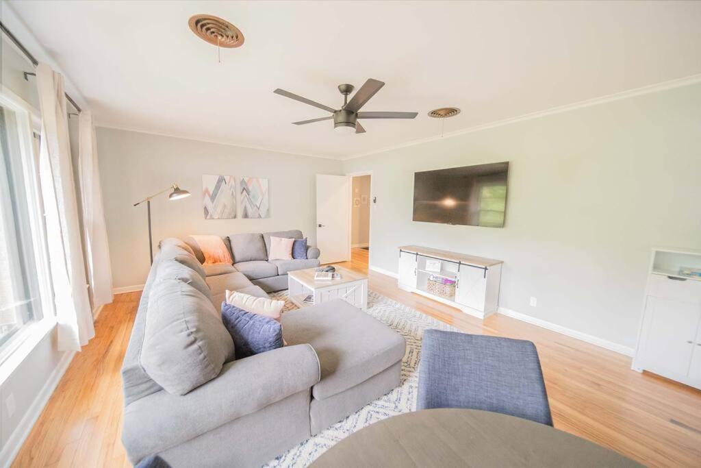 Photo of Livingroom in Tyler
