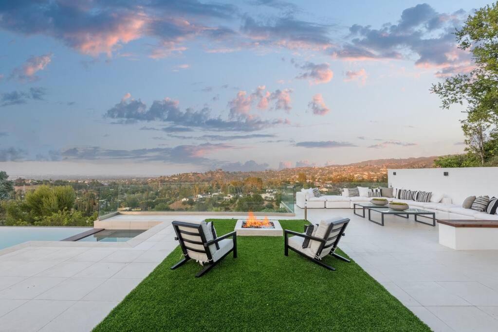 Photo of Others in Tarzana