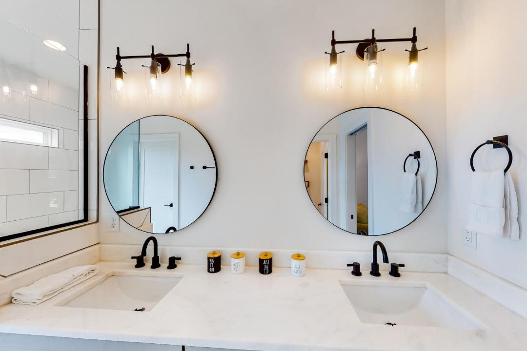 Photo of Bathroom in Hadley - Washington