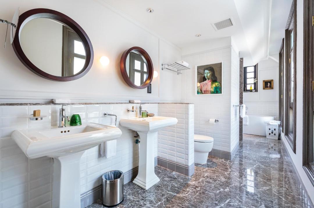Photo of Bathroom in Chinatown