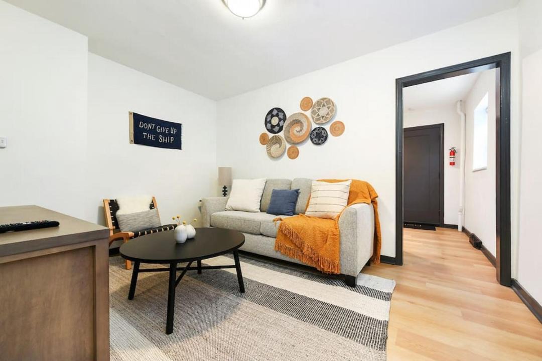 Photo of Livingroom in Lower Lawrenceville