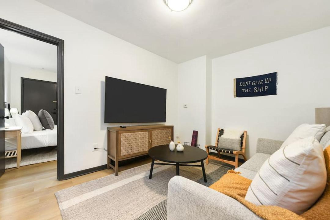 Photo of Livingroom in Lower Lawrenceville