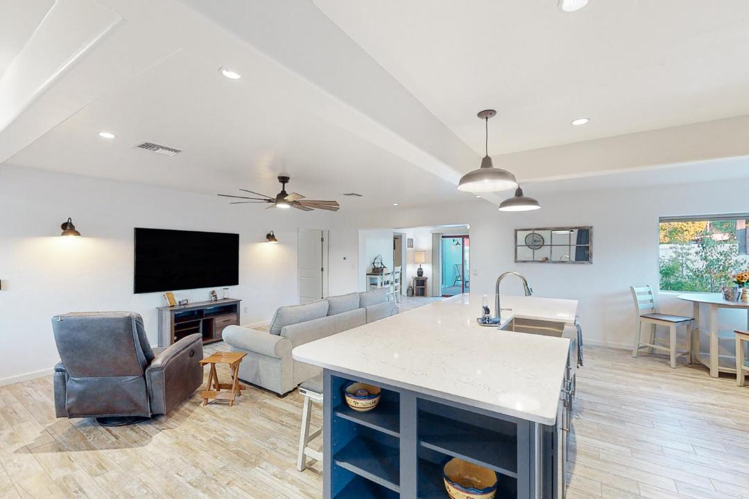 Photo of Livingroom in Sam Hughes