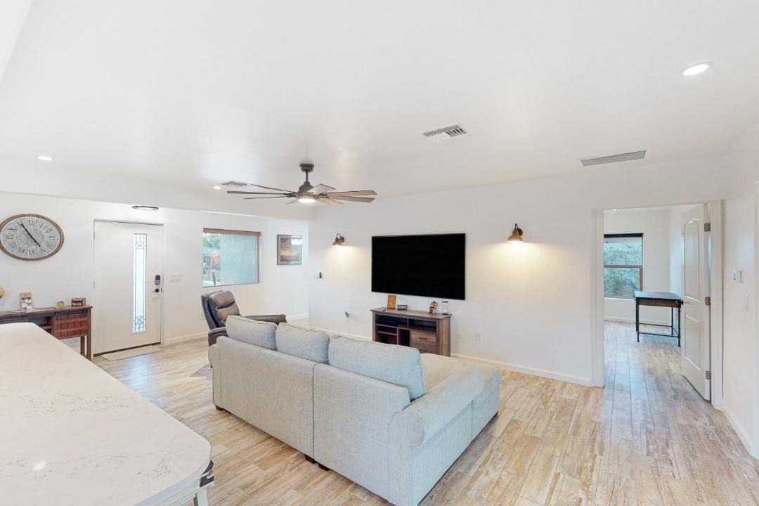Photo of Livingroom in Sam Hughes