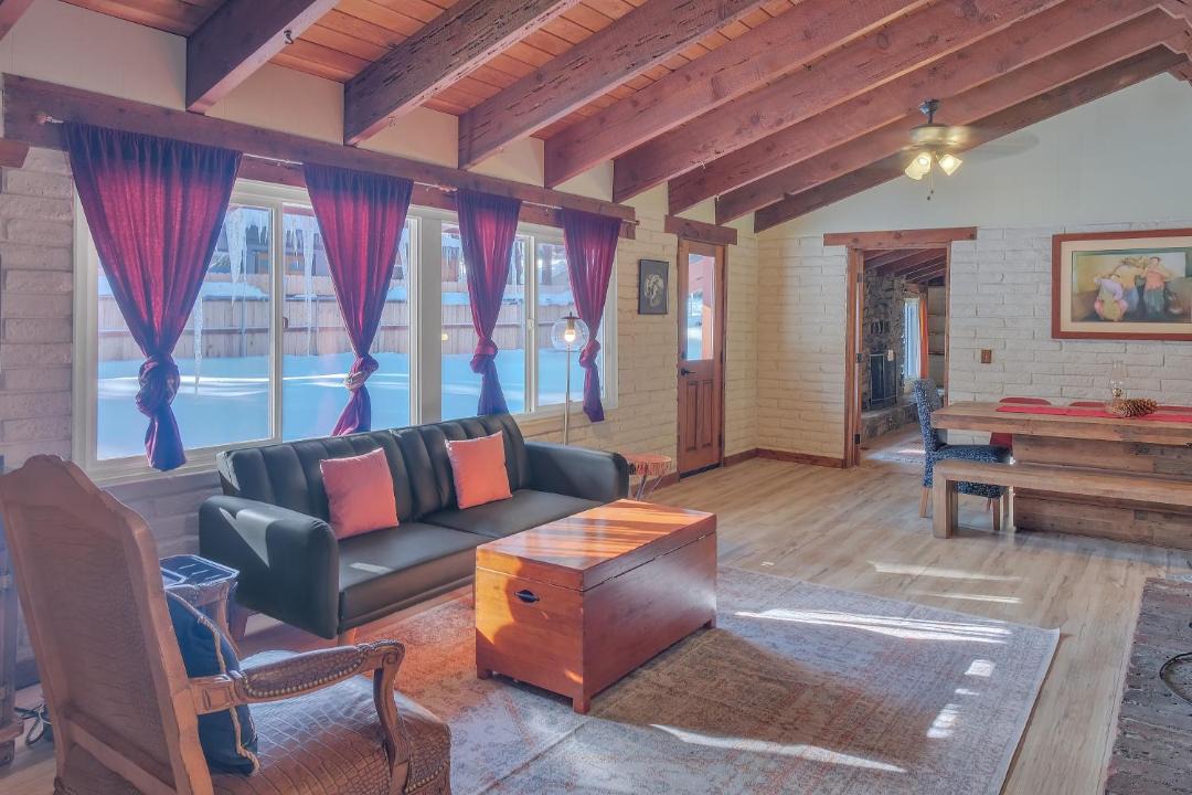 Photo of Livingroom in Lower Kingsbury