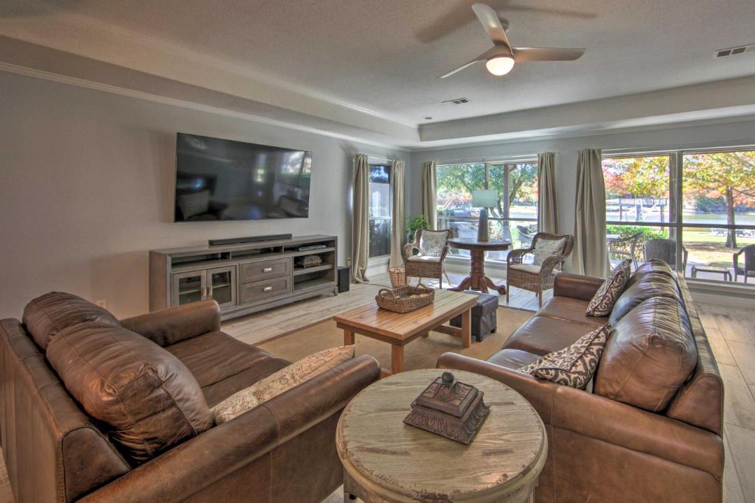 Photo of Livingroom in Enchanted Oaks
