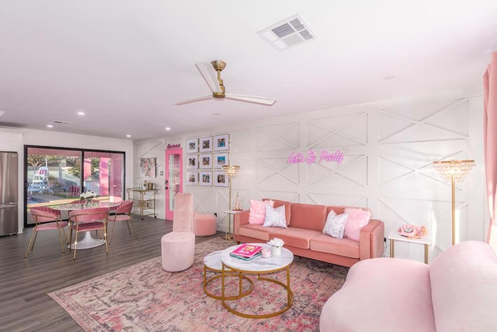 Photo of Livingroom in Peaceful Valley
