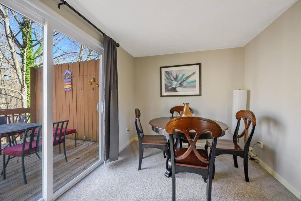 Photo of Livingroom in North Raleigh