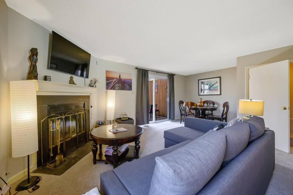 Photo of Livingroom in North Raleigh